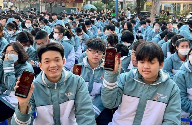 Công an quận Kiến An: Tuyên truyền, hướng dẫn hơn 1.750 giáo viên, học sinh Trường THPT Kiến An đăng ký, kích hoạt tài khoản định danh điện tử